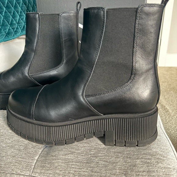 Marc Fisher LTD Bermedia Black Leather Lug Boots - Picture 11 of 14